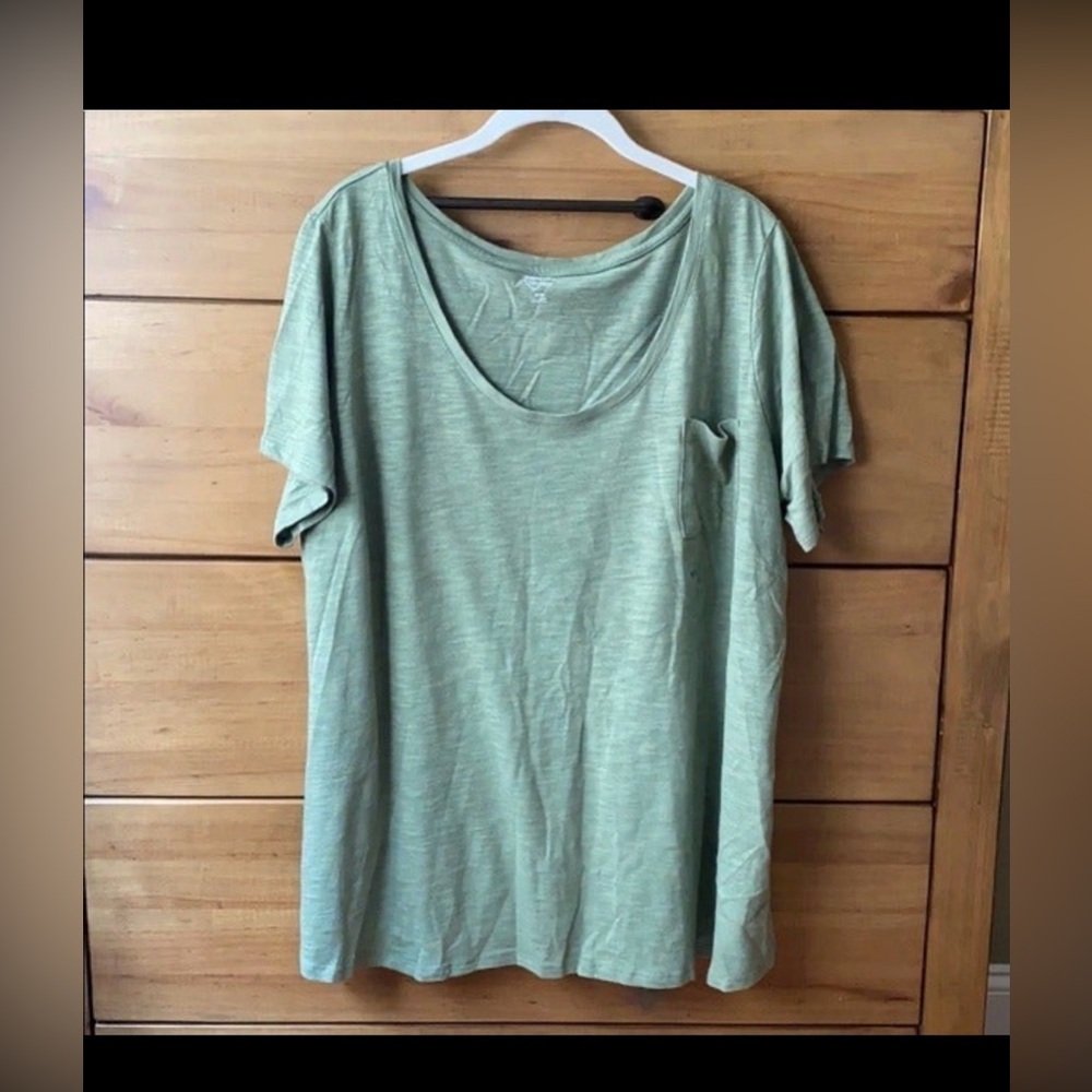 NWT! Avenue Sage Green Crew Neck -TShirt | 18/20